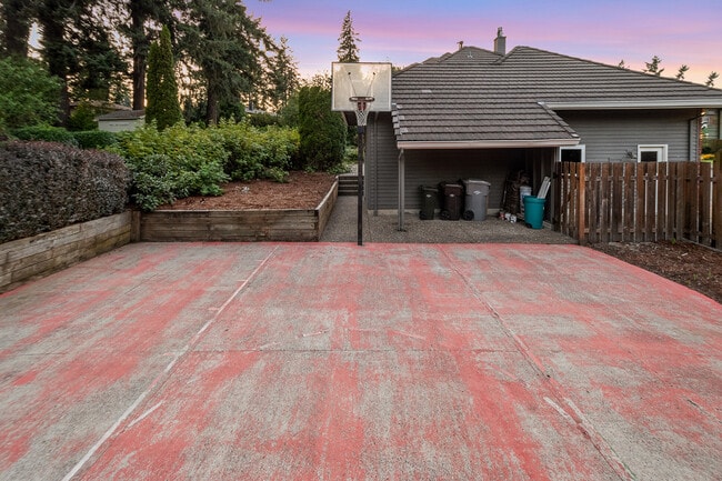 Building Photo - 1324 Stonehaven Dr
