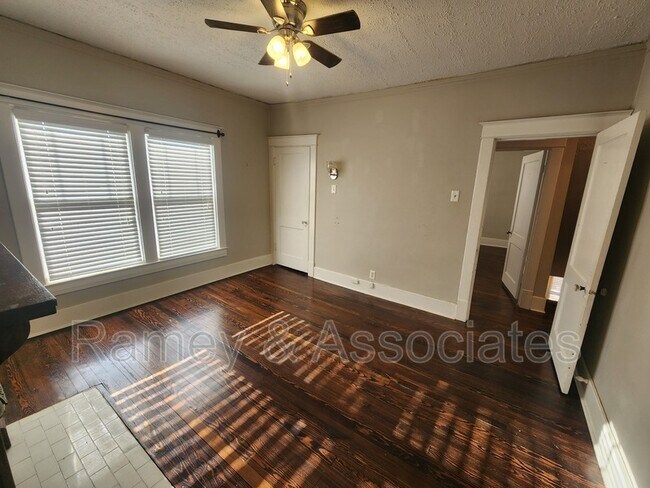 Building Photo - 2029 Baringer Ave