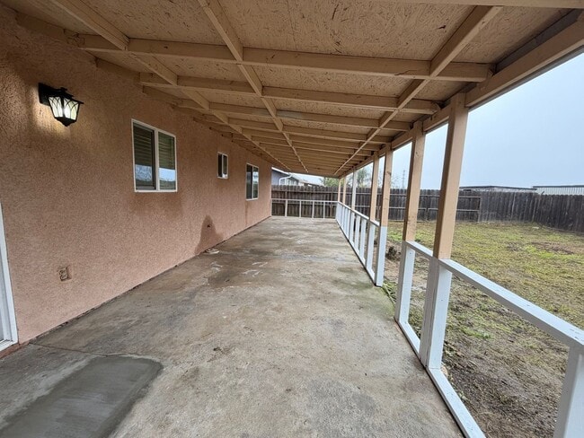 Building Photo - Nice home for rent in Hanford