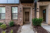 Building Photo - For Rent: Modern 3-Bedroom Condo in Richmond