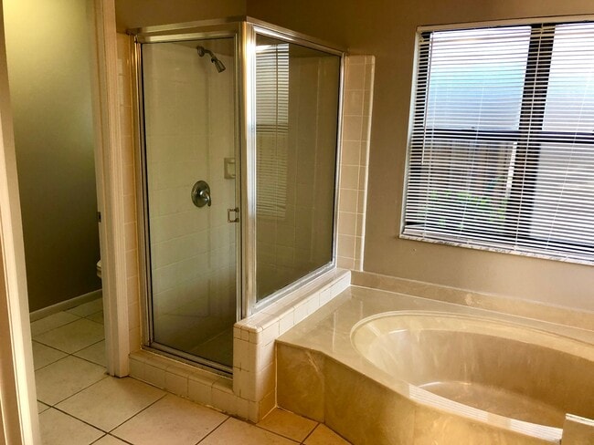 Building Photo - 3/2 Pool Home in Alafaya Woods - Renovated 2021