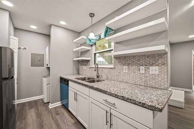 Building Photo - 7600 Emmett F Lowry Expy