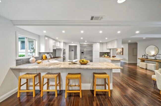 Building Photo - 399 Verona Ave