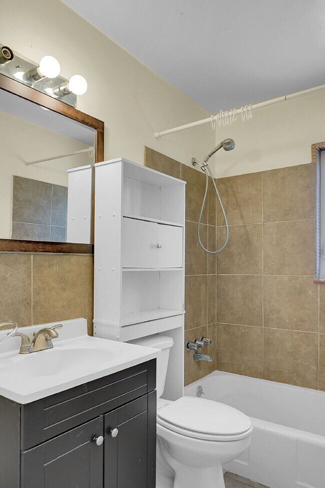 Building Photo - $2,695.00 - 3 Beds, 2 Bath, Duplex in Denv...