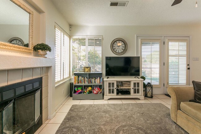 Building Photo - 6809 Medinah Ln NE