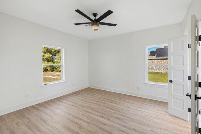 Building Photo - 927 Magdalena Street