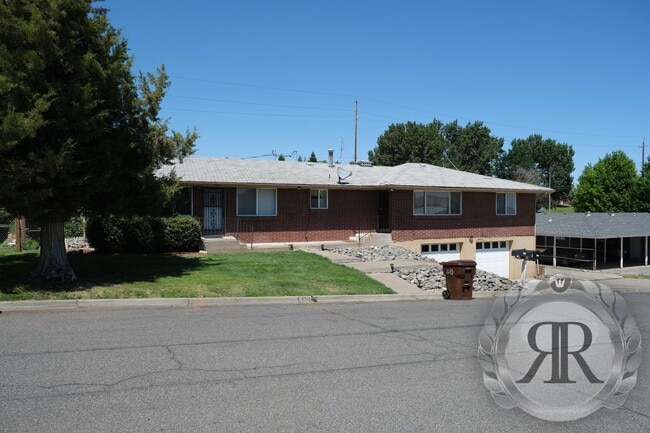 Primary Photo - West Valley Tri-Plex, Washer/Dryer & Utili...