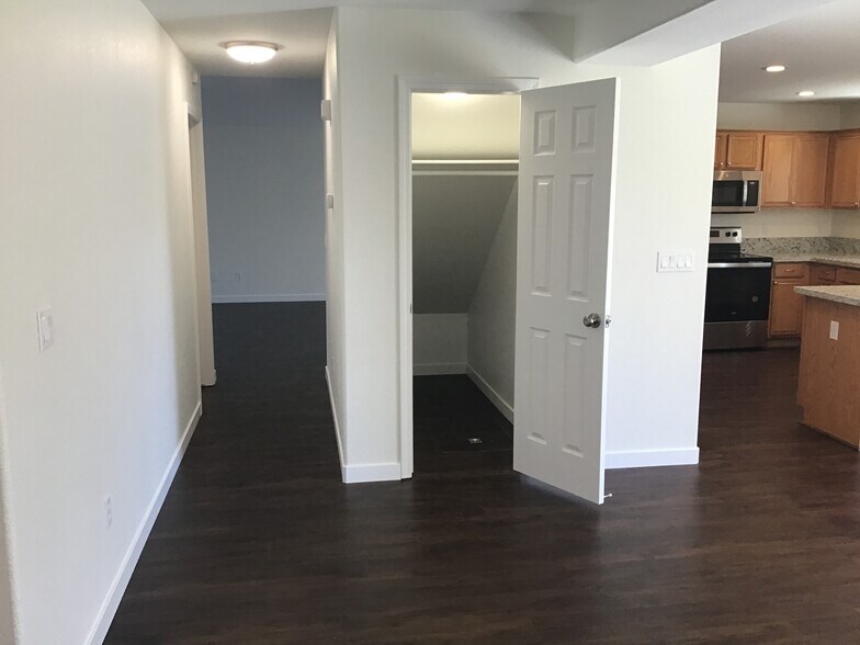 Building Photo - 18258 Oakbrook Ln