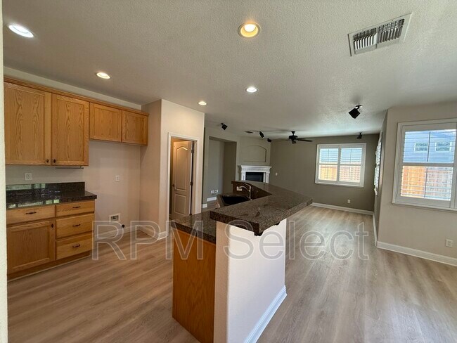 Building Photo - 637 Lavastone Dr