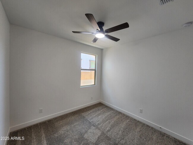 Building Photo - 11214 N 168th Dr