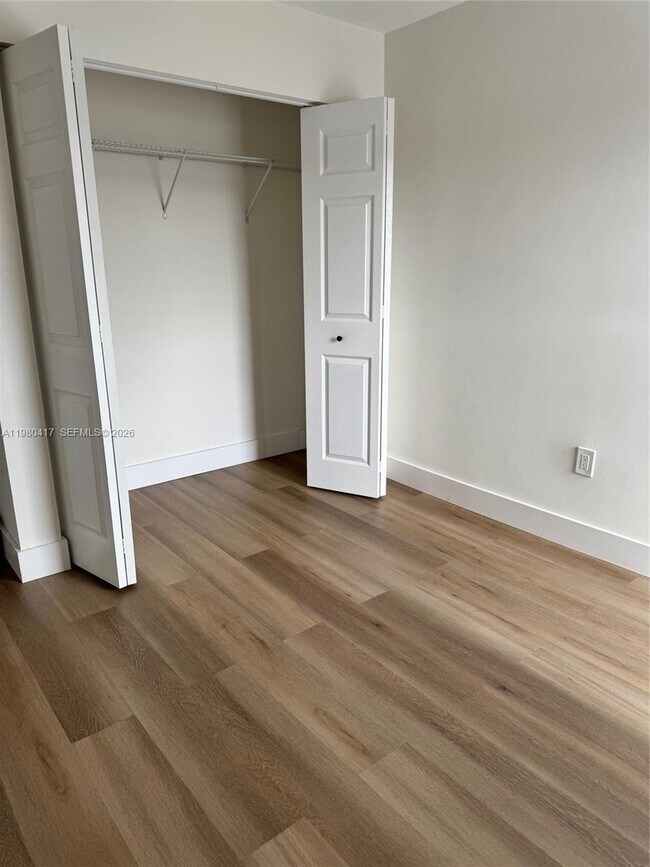 Building Photo - 9425 SW 4th Ln