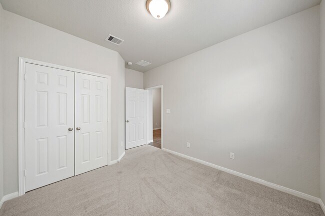 Building Photo - 6010 Kolle Dr