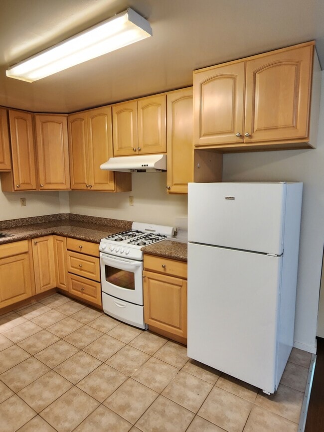 Building Photo - 1810 Bush St