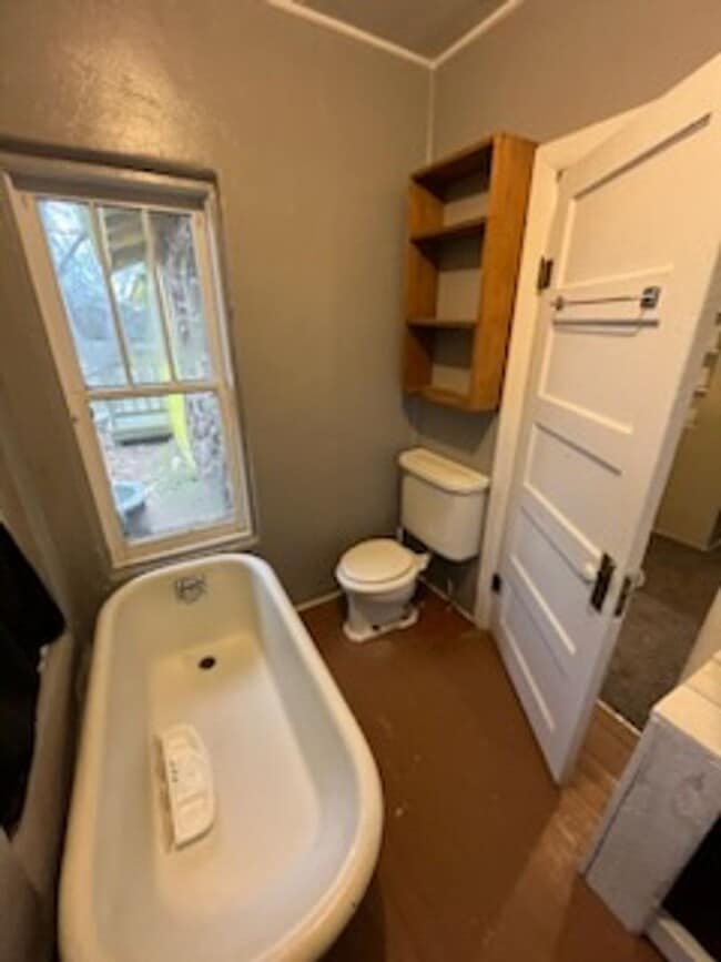 Building Photo - Come take a look at this 3-bedroom 2-bath ...