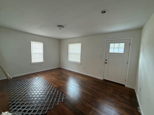 Building Photo - 709 Denby St SW