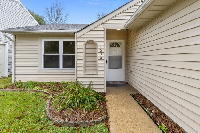 Building Photo - 1636 Mill Oak Dr