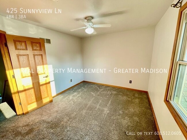 Building Photo - 425 Sunnyview Ln