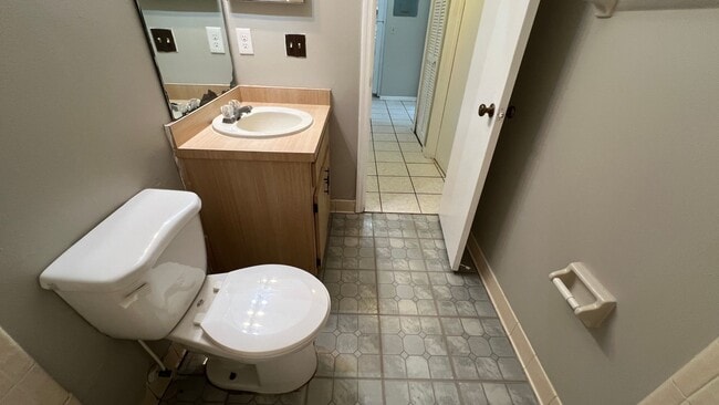 Building Photo - 112 Dahlia Village Cir