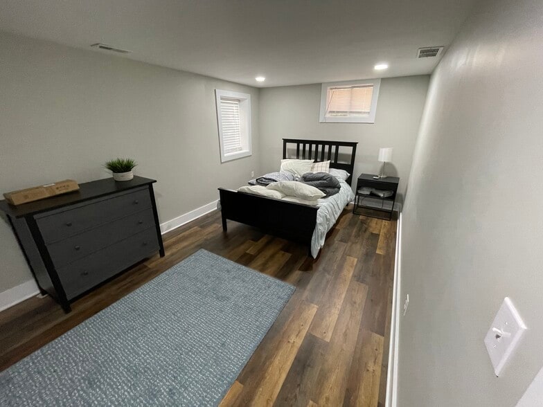 Bedroom with a dresser - 1521 S Randolph St