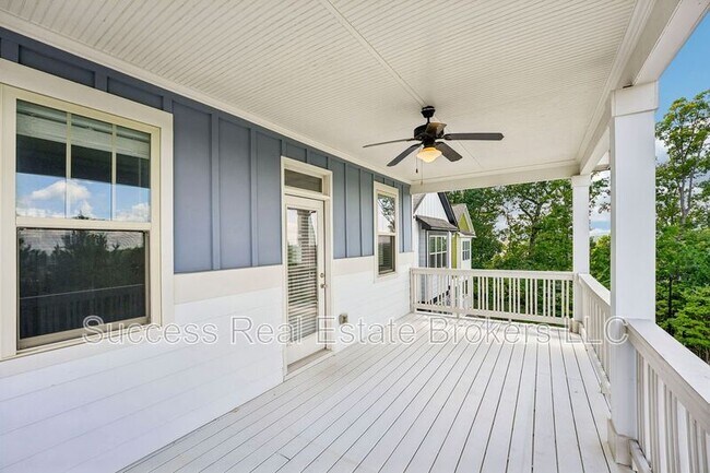 Building Photo - 1231 Ridenour Ln