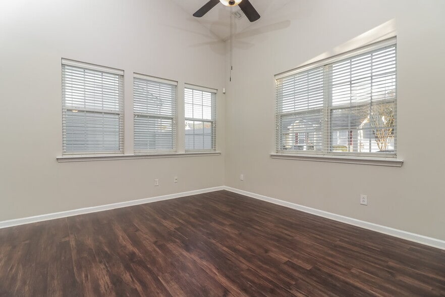 Building Photo - 124 Swanee Ln