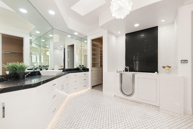 Building Photo - 49430 Montana Way