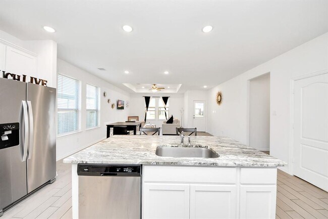 Building Photo - 8034 Royal Palm Dr