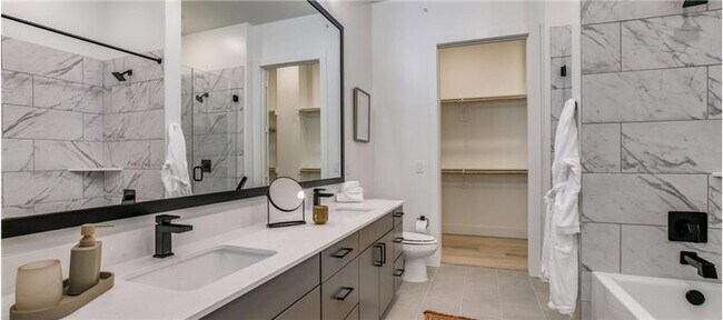 Building Photo - 2928 Oak Lawn Ave