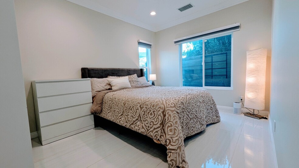 Building Photo - 342 Pasadena Ave