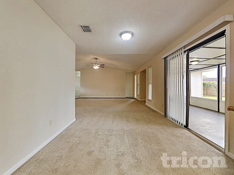 Building Photo - 7548 Allspice Cir S