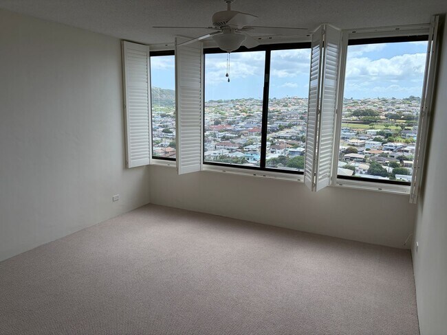 Building Photo - Luxury Kahala Condominium - 2bd/2ba/1pkg
