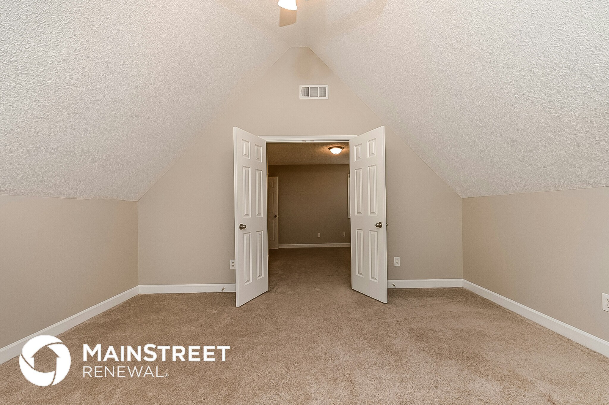 Building Photo - 180 Carriage Chase