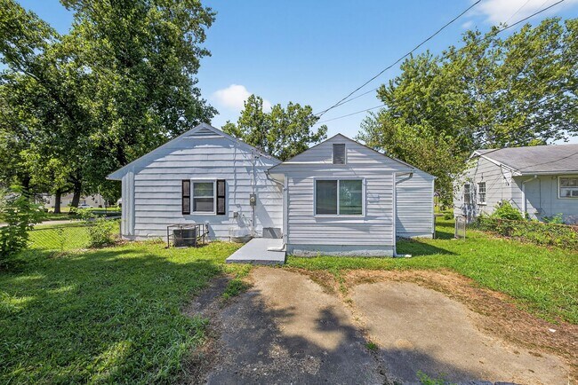 Building Photo - 261 Cameron Rd