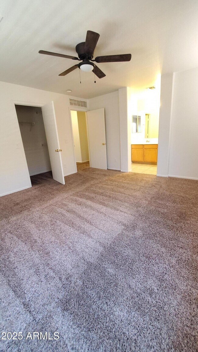 Building Photo - 5338 W Albeniz Pl