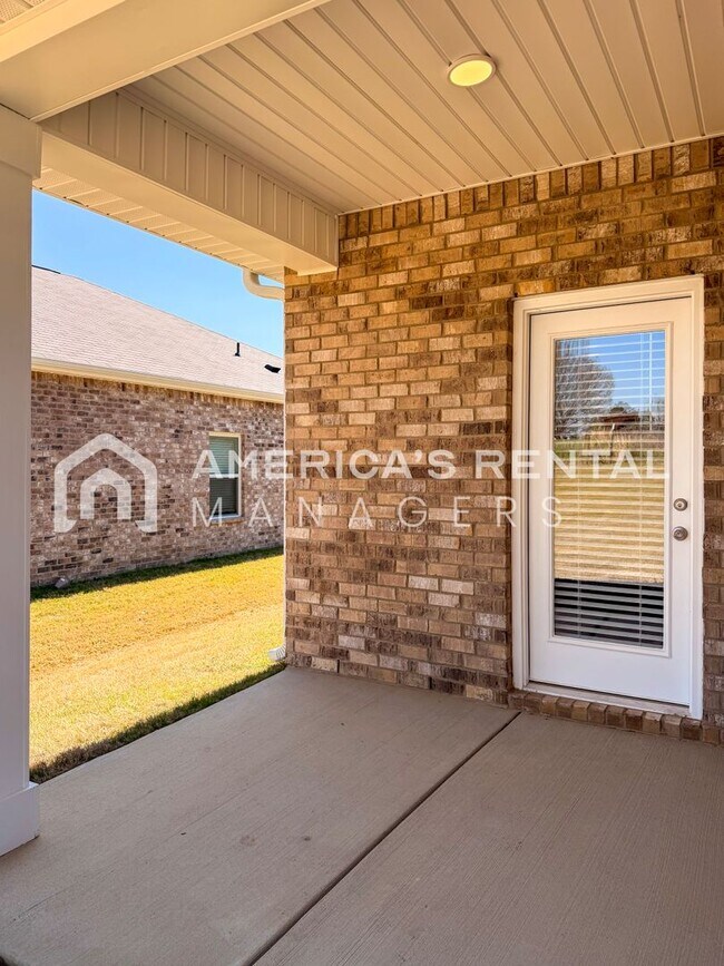 Building Photo - New Construction Home for Rent in Owens Cross Roads, AL!