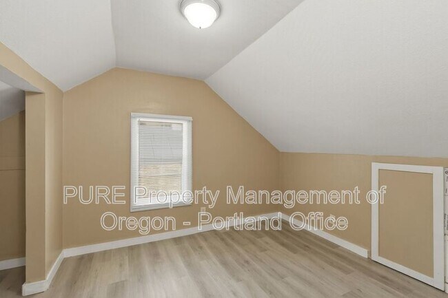 Building Photo - 6320 NE Simpson St