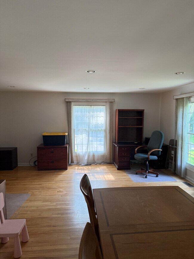 Building Photo - 3925 Waldenwood Dr