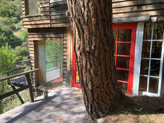 Building Photo - 2252 Laurel Canyon Blvd