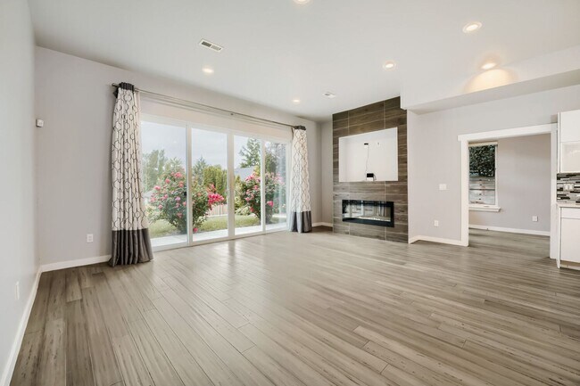 Building Photo - 4736 25th Ave SW