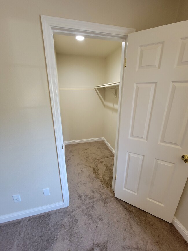 Building Photo - 158 Hall Ln