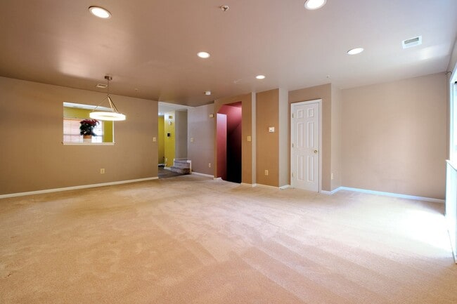 Building Photo - 3 bedroom 2.5 Bath In Oxon Hill Ready for ...