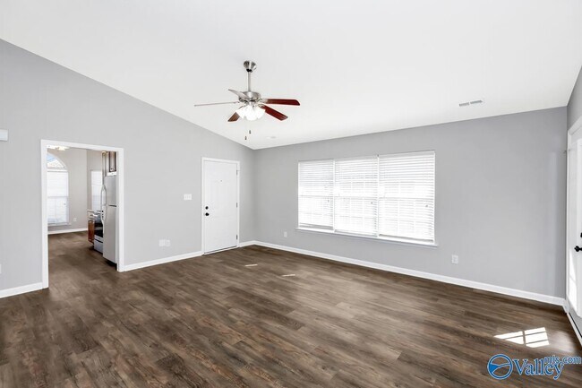 Building Photo - 126 Herrick Dr SW