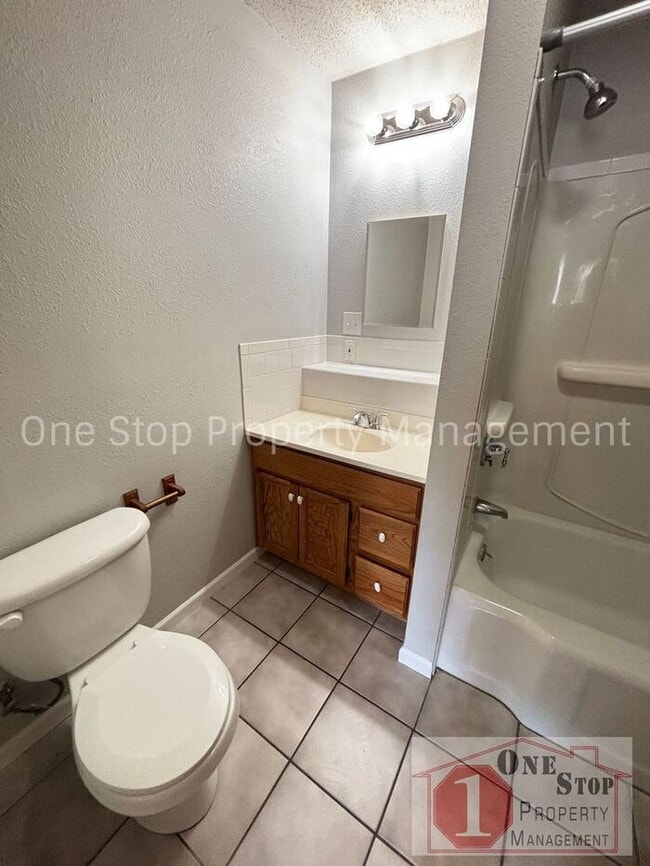 Building Photo - 2 Bedroom, 1.5 Bathroom Home in Independen...