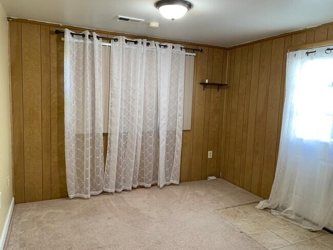 Building Photo - 5625 Saint Charles Dr