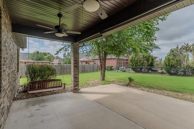 Building Photo - 4 BR Farmington Home!