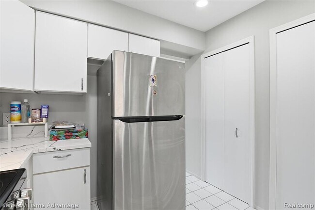 Building Photo - 5271 Wright Way E