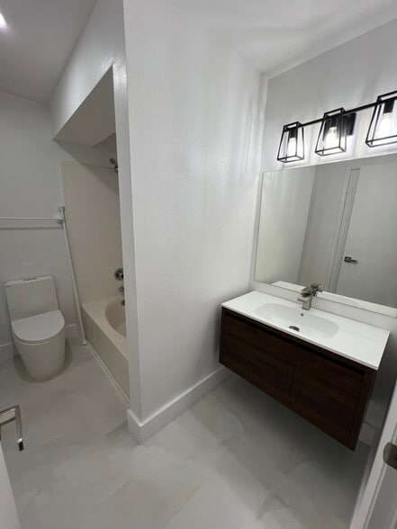 Building Photo - 10500 SW 155th Ct