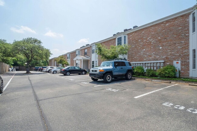 Building Photo - 1240 Barton Hills Dr