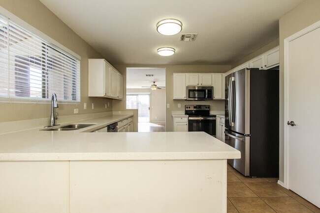 Building Photo - 11409 W Cambridge Ave