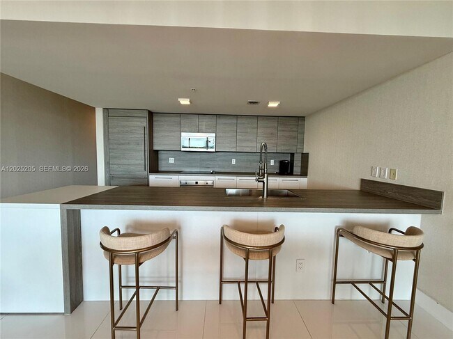 Building Photo - 400 Sunny Isles Blvd